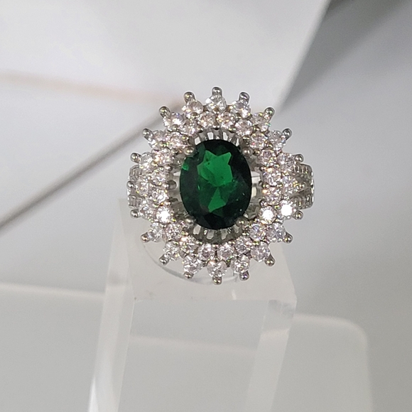 Sterling Silver Emerald Halo Cocktail Ring 💍 🥰 8 - Picture 2 of 8